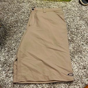 Mens Oakley khaki shorts perfect condition